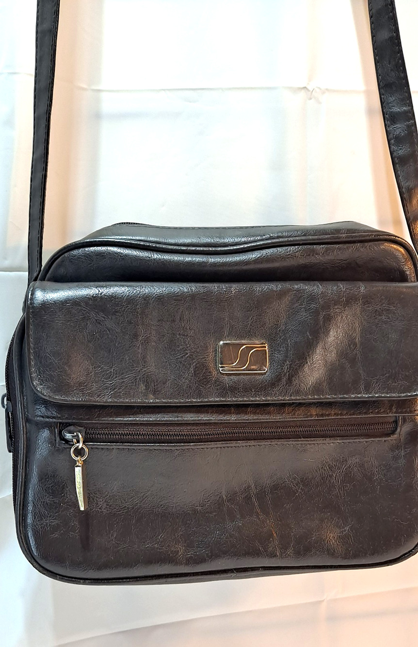 Functional, Multi-pocket Crossbody Handbag